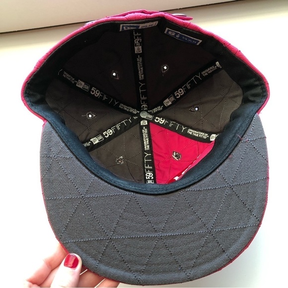 Helly Hansen x New Era Rare Love Campaign New NWT Red 6 7/8 - Picture 5 of 7